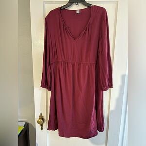 Old Navy Maternity Dress in Burgandy size XL